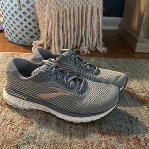 GREAT CONDITION BROOKS ADRENALINE RUNNING SHOES